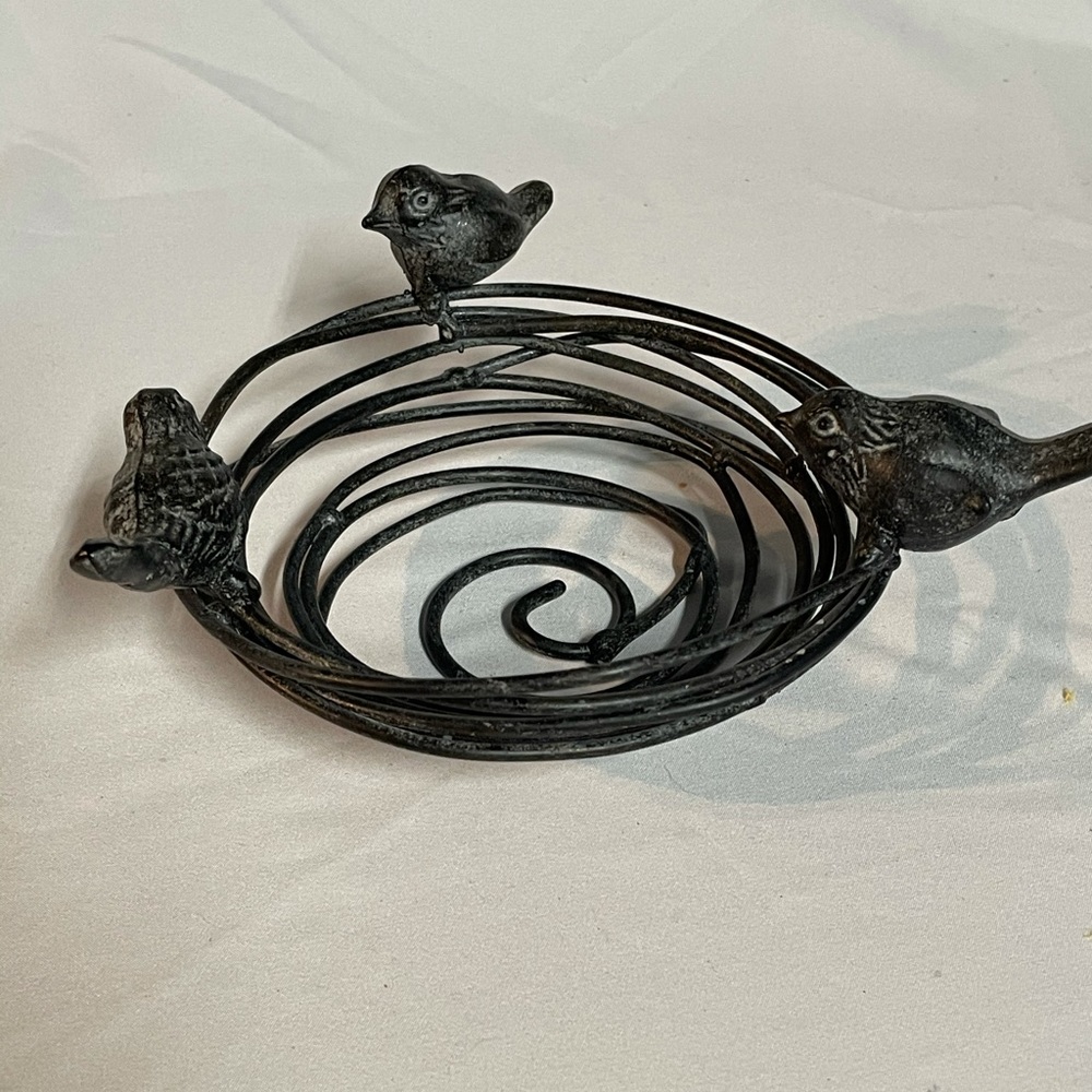 Wire Bird Nest with 3 Metal Birds - Picture 3 of 3